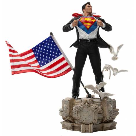 Iron Studios Deluxe: DC Comics - Clark Kent (Superman) Statue (1/10) (DCCDCG41121-10)
